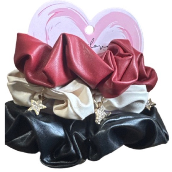true love Accessories - Women's Faux Leather Scrunchie Set with Star Charms - Red, Cream, Black